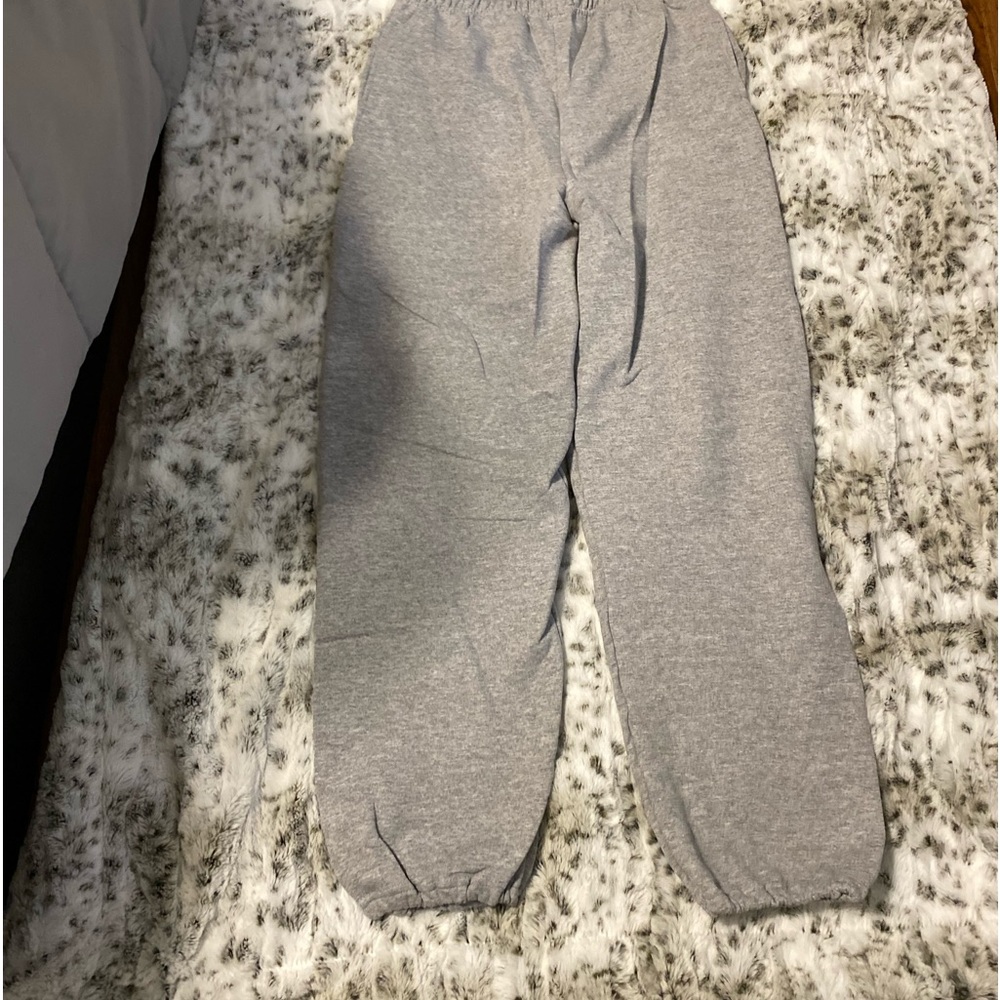 grey sweatpants